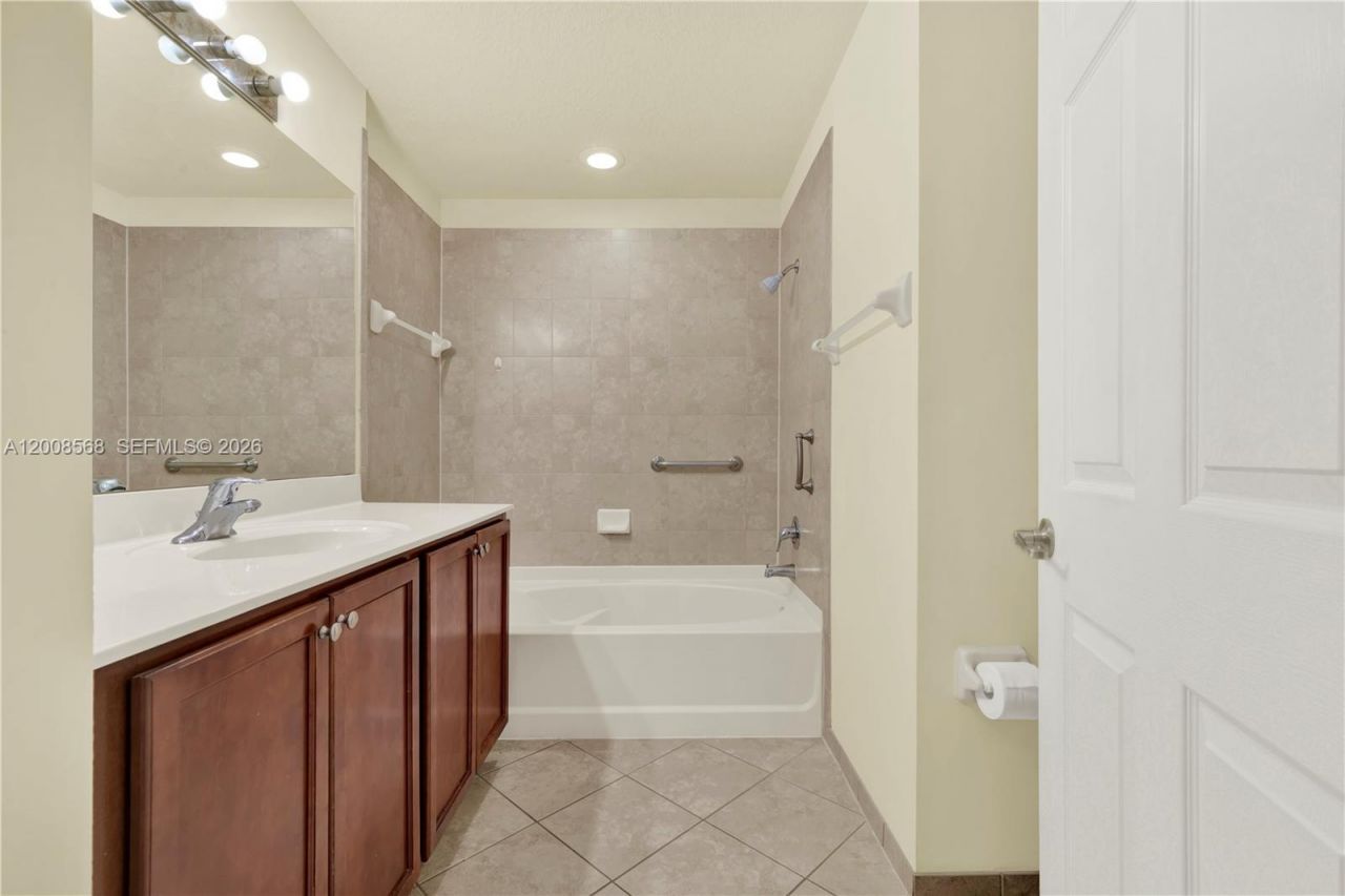 11501 NW 89th St , Unit 104, Doral, FL 33178 Photo