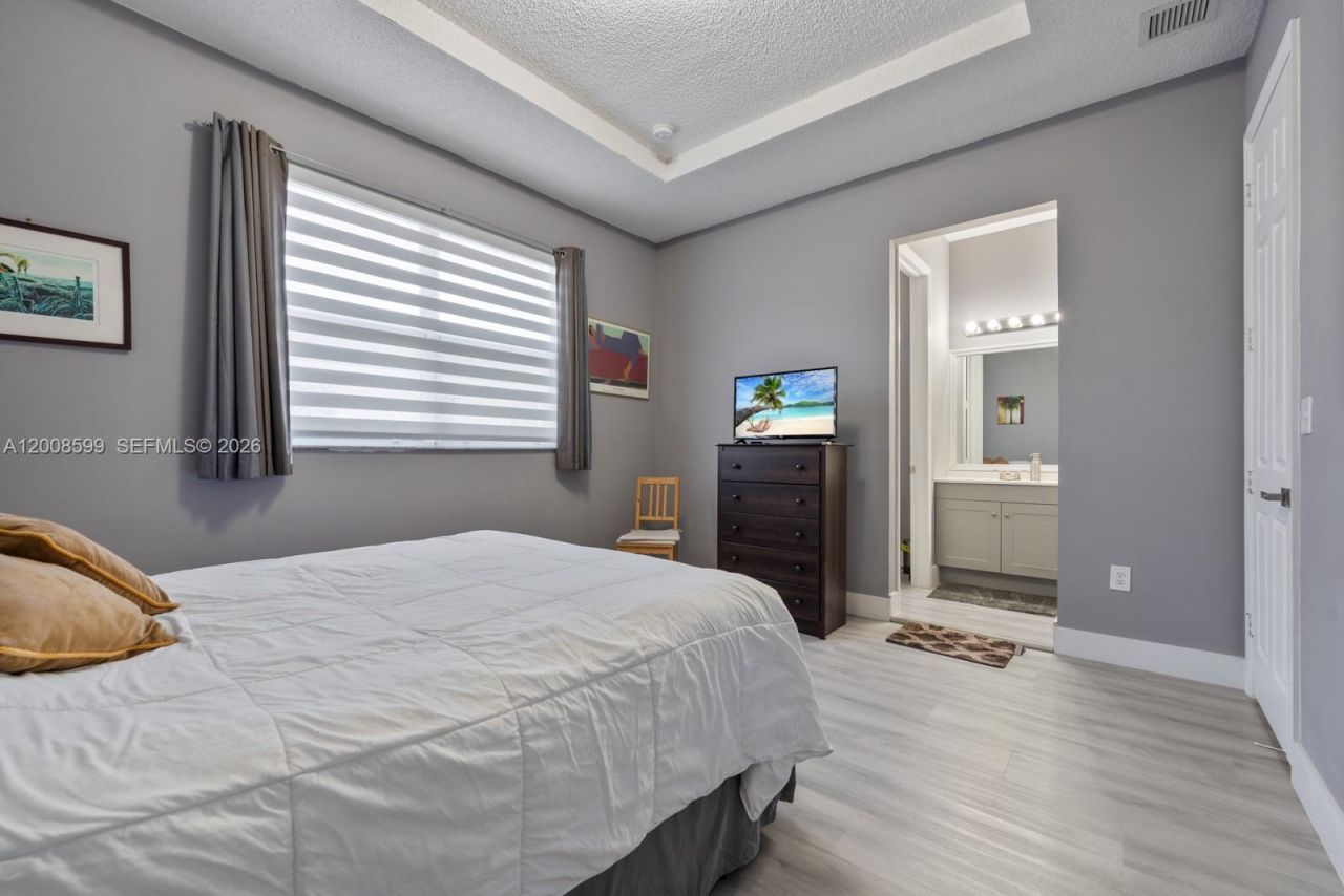 934 NE 42nd Ter , Homestead, FL 33033 Photo