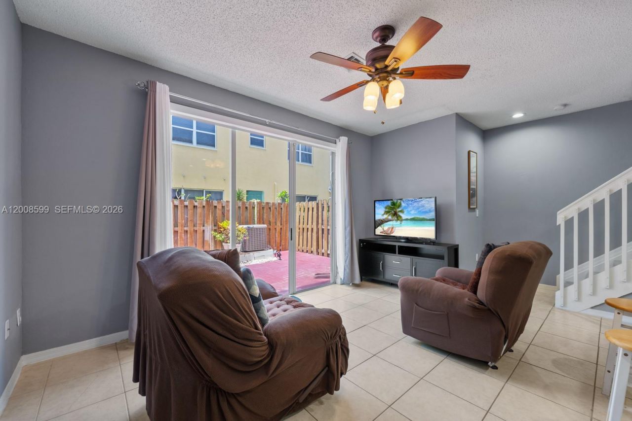 934 NE 42nd Ter , Homestead, FL 33033 Photo