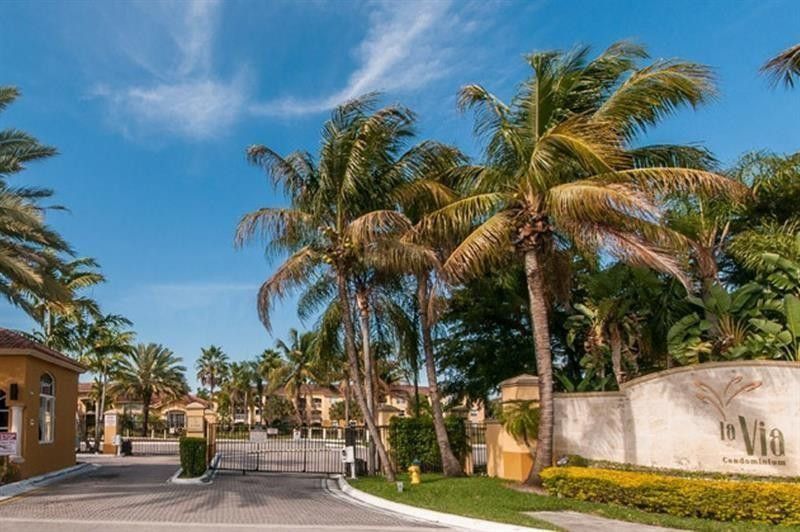 9615 NW 1st Court, Unit 10-202, Pembroke Pines, FL 33024 Photo