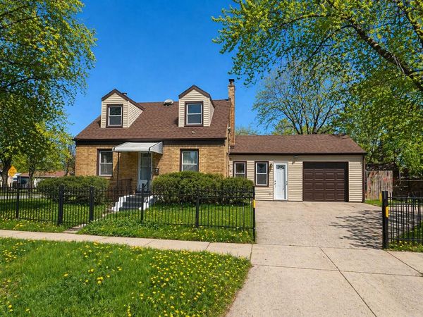 913 Flossmoor Avenue , Waukegan, IL 60085