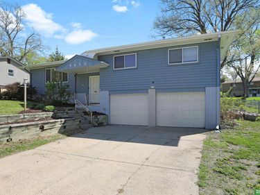 4413 S 108 Street , Omaha, NE 68164