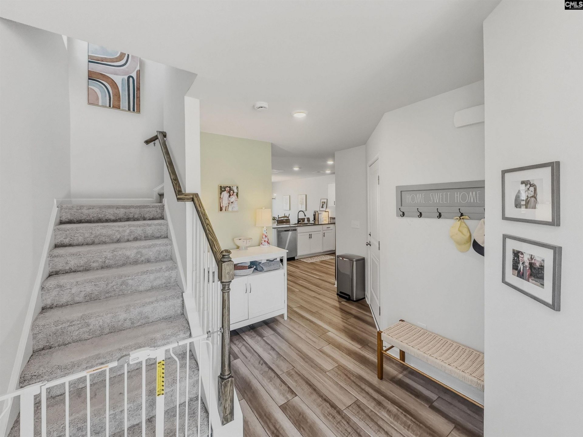 684 Dundee Court  Photo 4