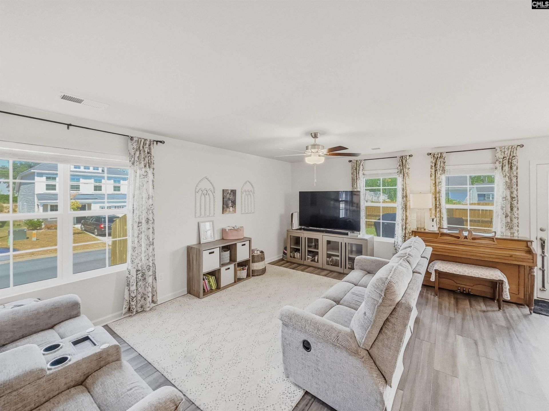 684 Dundee Court  Photo 5