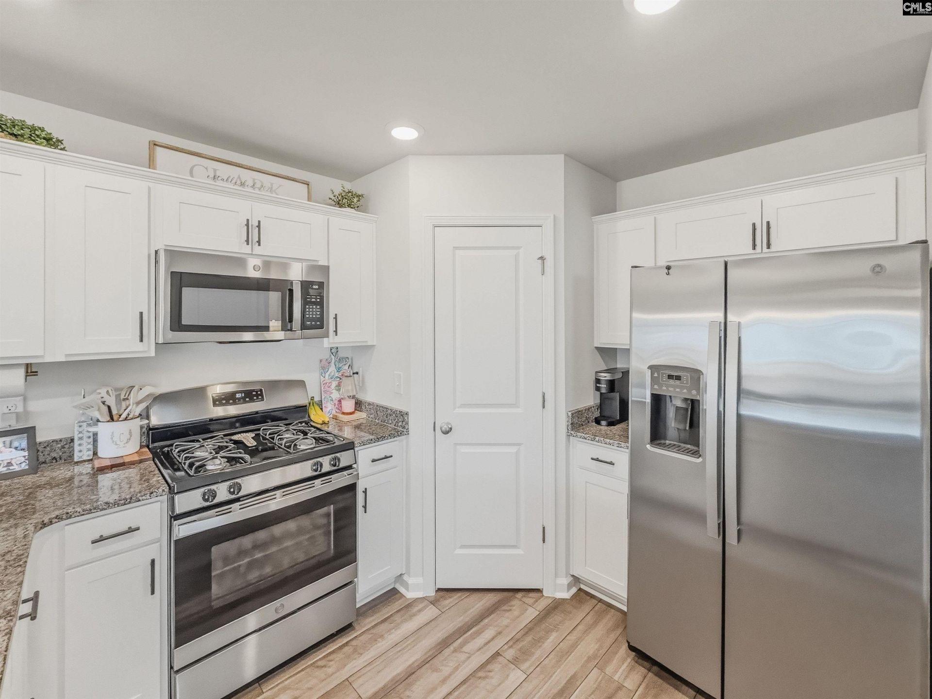 684 Dundee Court  Photo 9