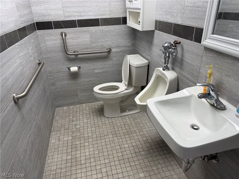 2415 Gilchrist Road, Akron, OH 44305 Photo 9