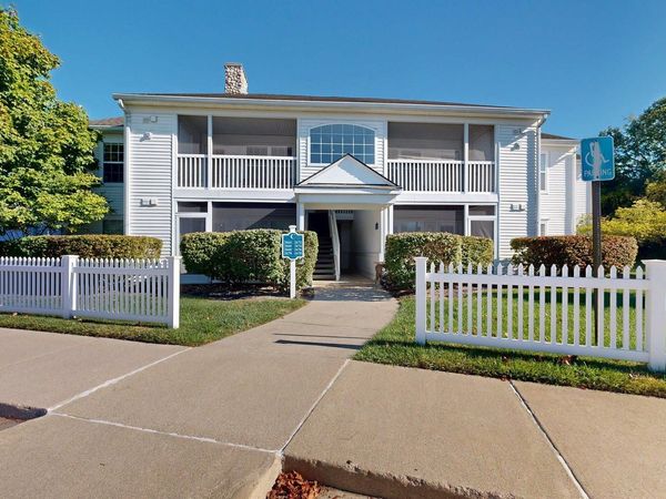 2678 S Knightsbridge Circle, Ann Arbor, MI 48105