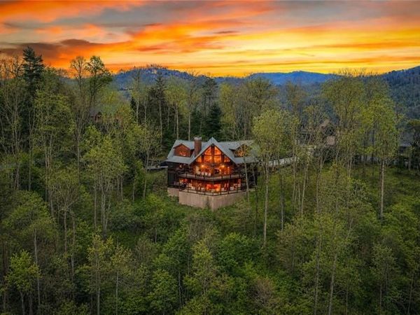 602 Overlook Drive , Blue Ridge, GA 30513