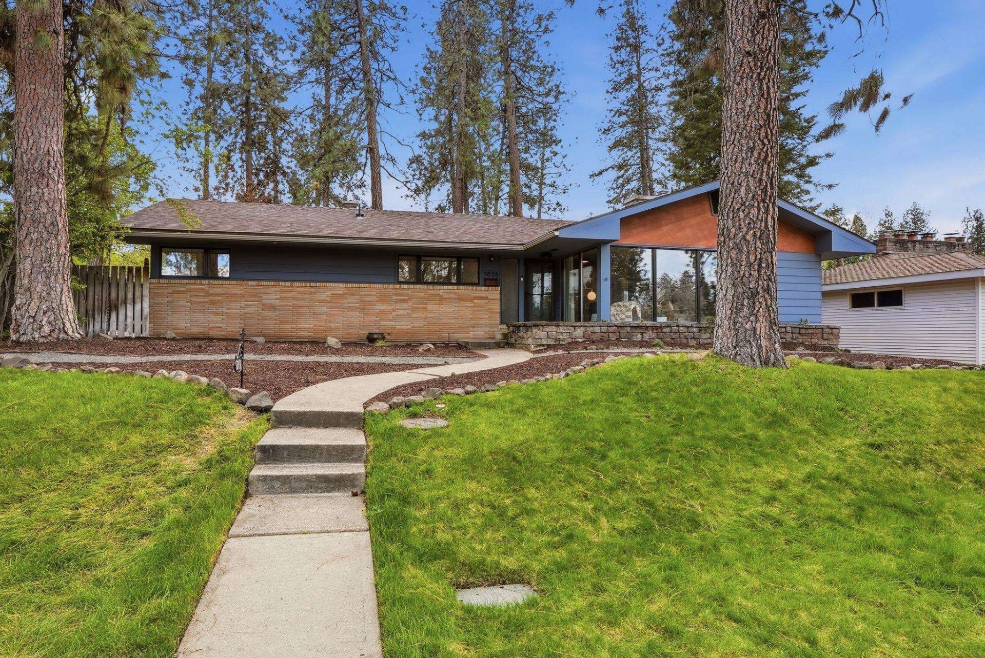 1628 E 36th Ave, Spokane, WA 99203 Main Photo