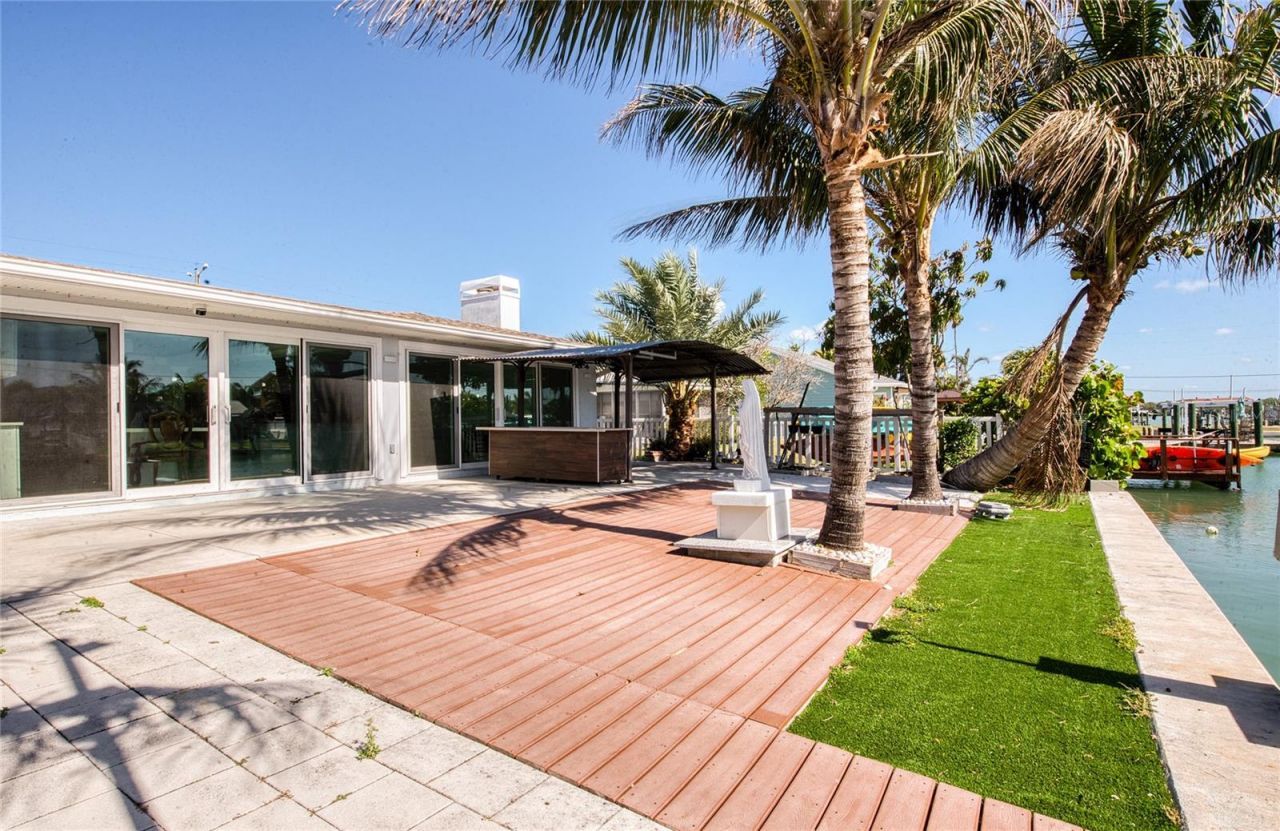 551 Crystal Drive , Madeira Beach, FL 33708 Photo