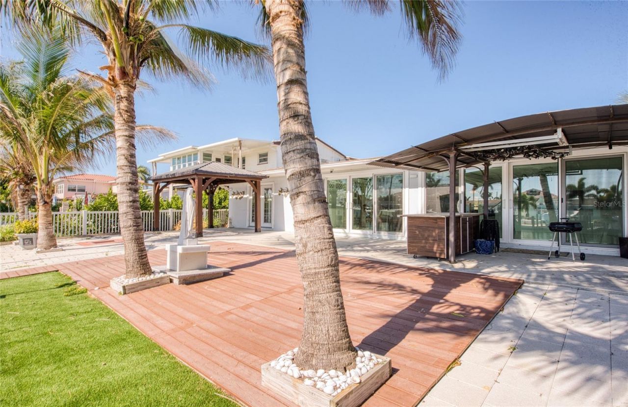 551 Crystal Drive , Madeira Beach, FL 33708 Photo