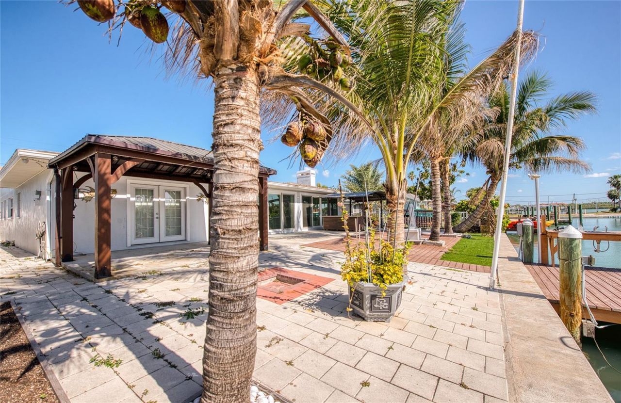 551 Crystal Drive , Madeira Beach, FL 33708 Photo