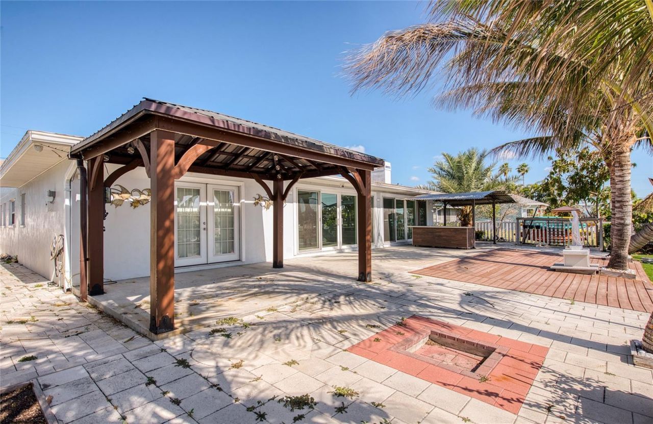 551 Crystal Drive , Madeira Beach, FL 33708 Photo