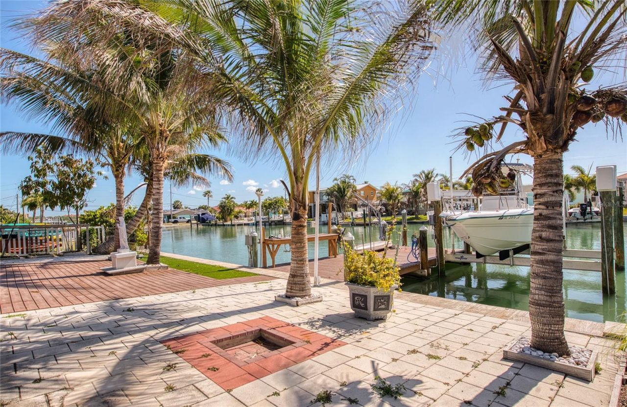 551 Crystal Drive , Madeira Beach, FL 33708 Photo