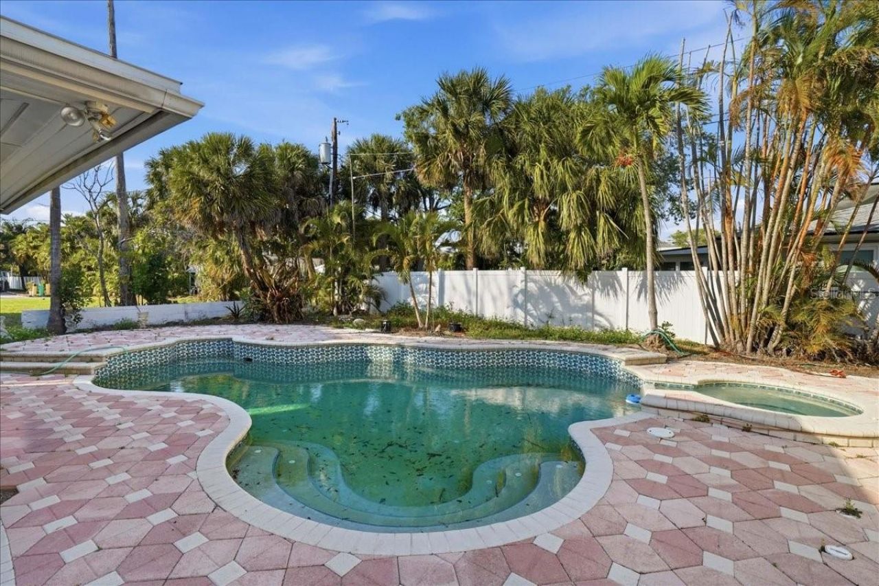 16007 Gulf Boulevard , Redington Beach, FL 33708 Photo