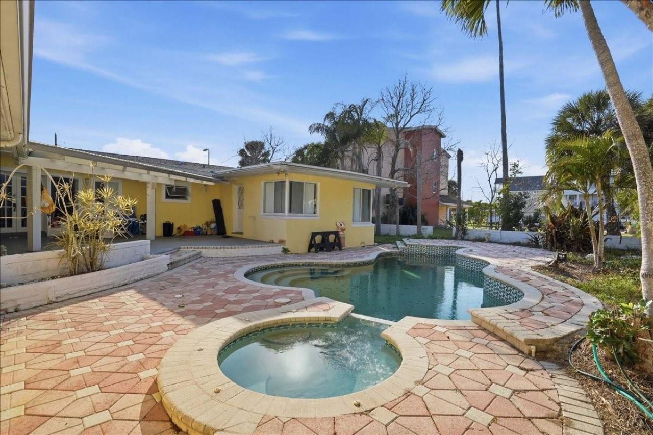 16007 Gulf Boulevard , Redington Beach, FL 33708 Photo