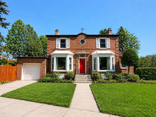 6601 N Sioux Avenue , Chicago, IL 60646