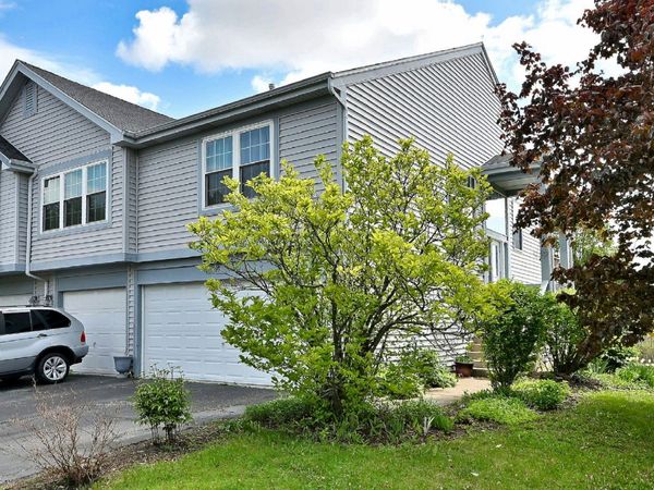 99 Seton Creek Drive, Oswego, IL 60543