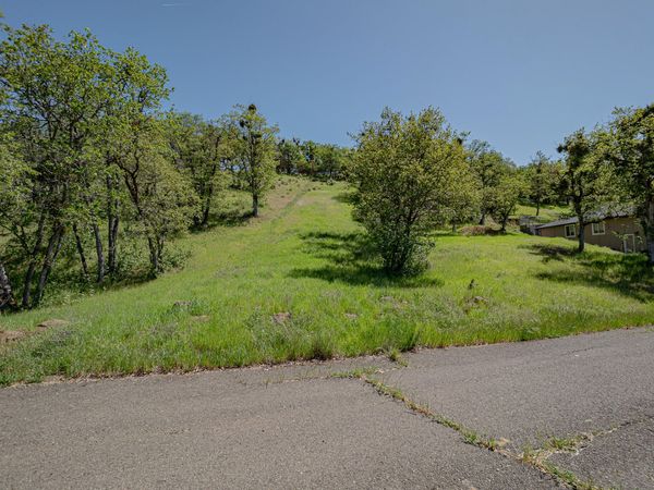 374 Avalon Terrace, Eagle Point, OR 97524