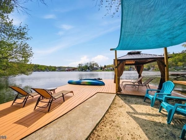 11 Deane Rd, Hopatcong, NJ 07843