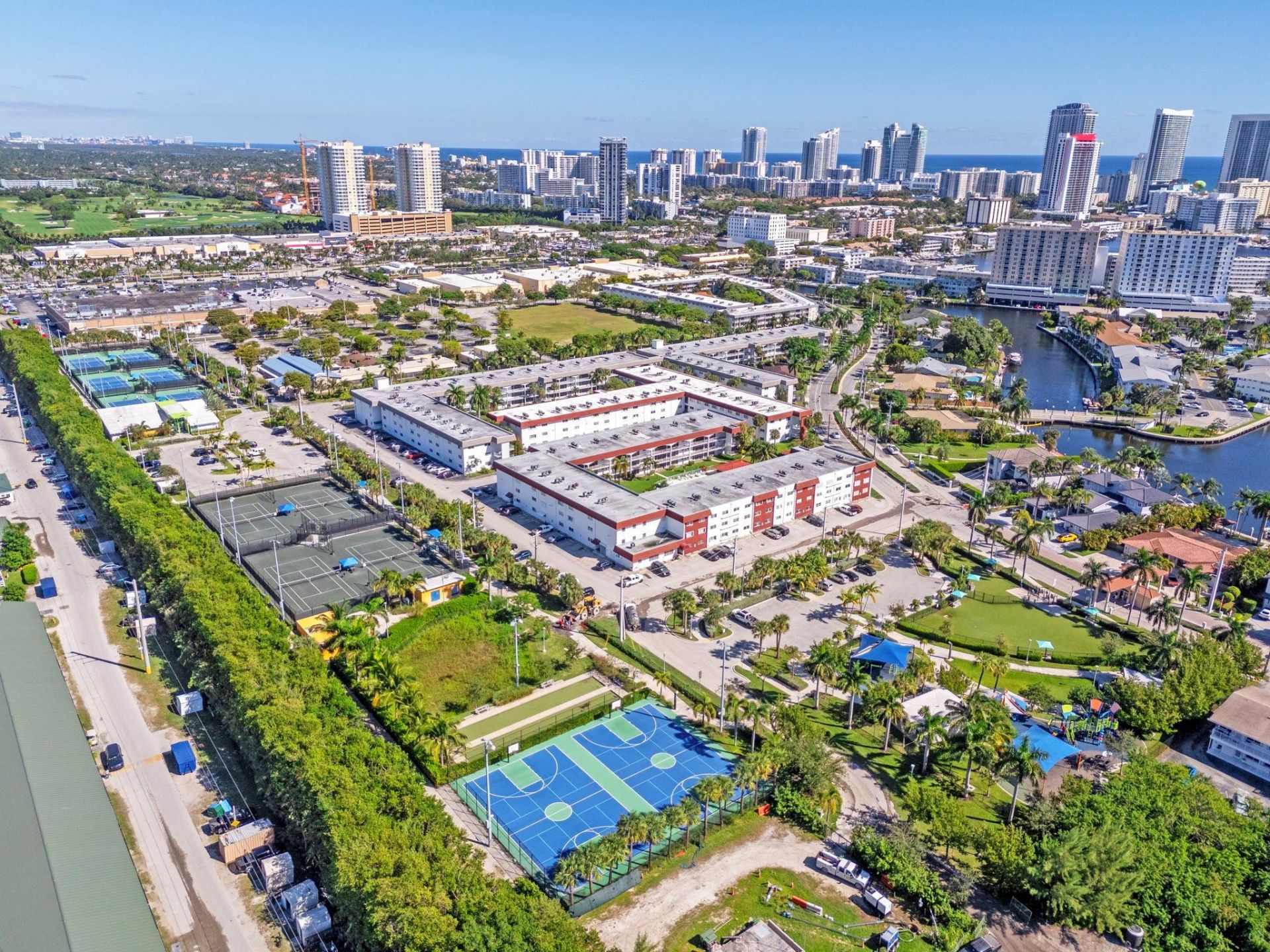 581 Blue Heron Drive, Unit 317-b, Hallandale Beach, FL 33009 Photo