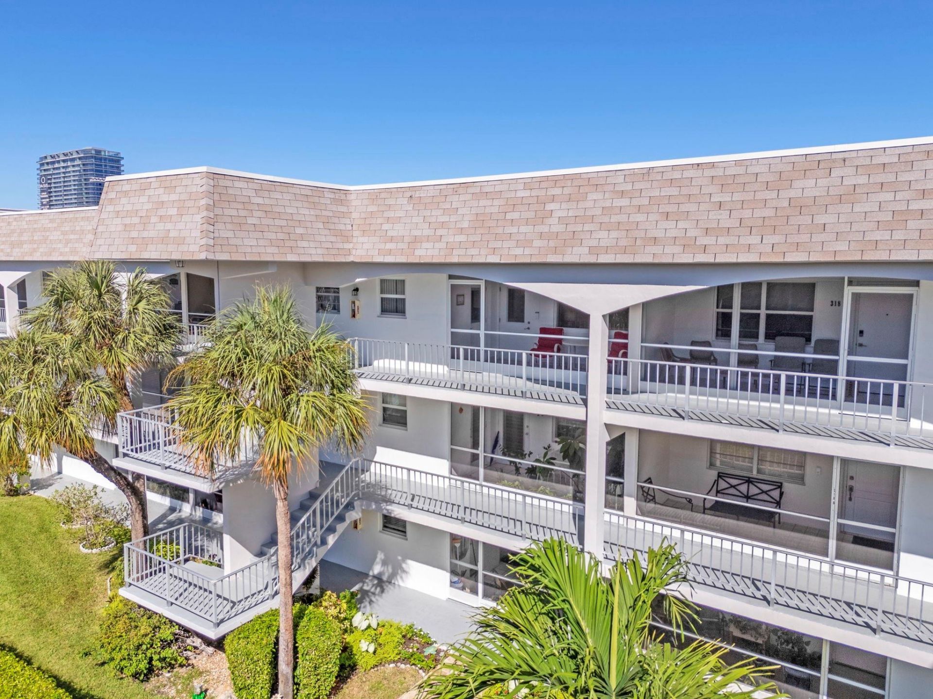 581 Blue Heron Drive, Unit 317-b, Hallandale Beach, FL 33009 Photo