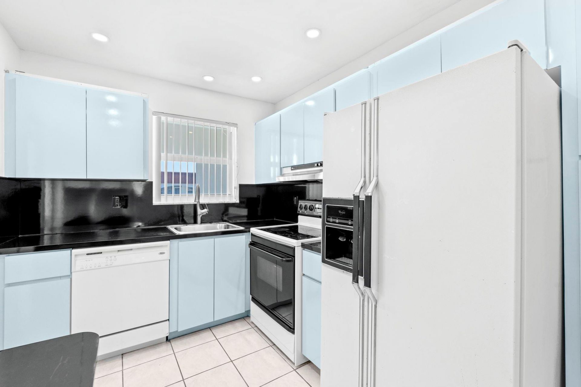 581 Blue Heron Drive, Unit 317-b, Hallandale Beach, FL 33009 Photo