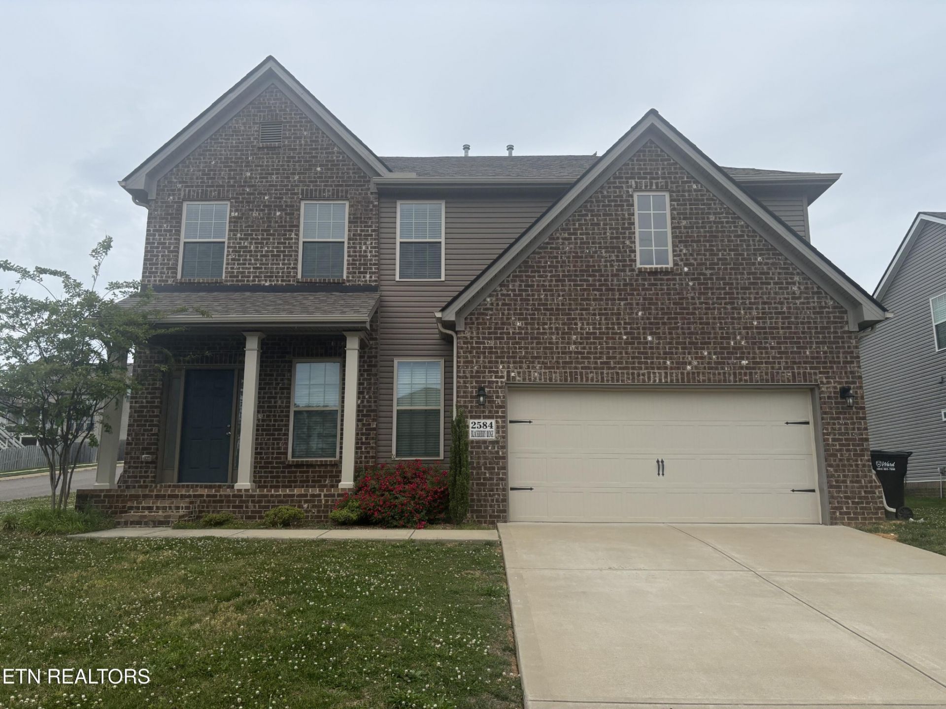 2584 Blackberry Ridge Blvd, Knoxville, TN 37932 Main Photo