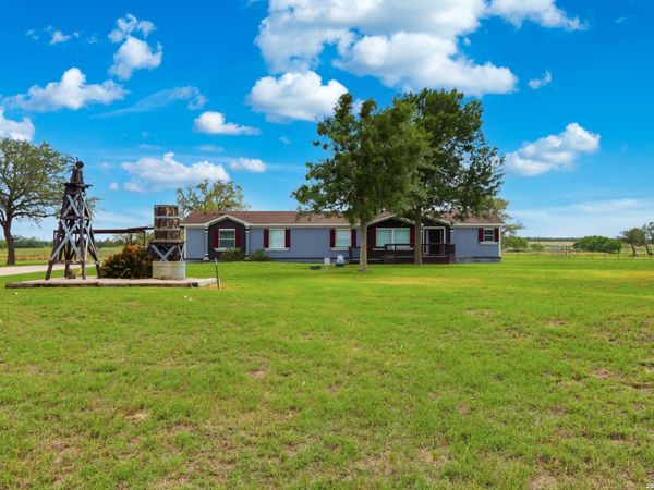 5975 County Road 277, Gillett, TX 78116