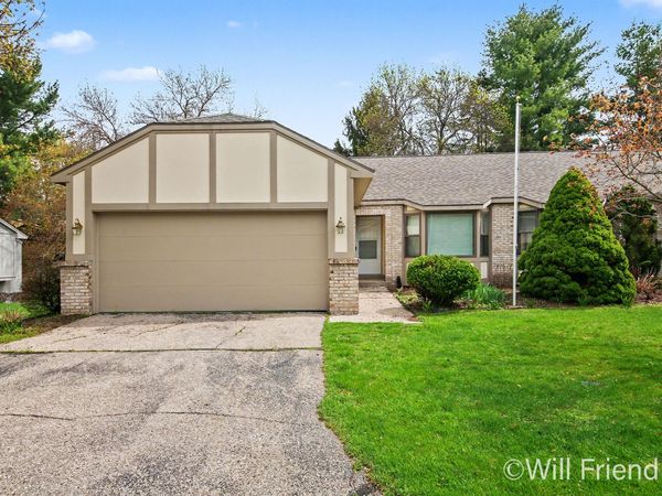 15 Skyline Circle NW, Grand Rapids, MI 49504