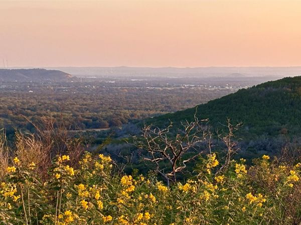 1056 Escalar DR, Kingsland, TX 78611