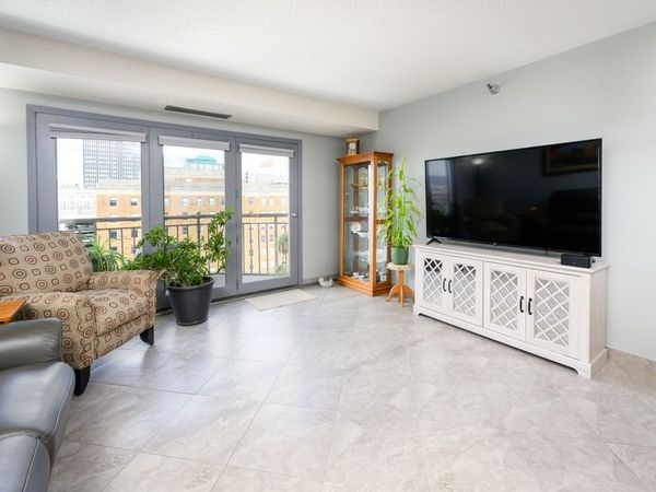 300 Walnut Street, Unit 1301, Des Moines, IA 50309
