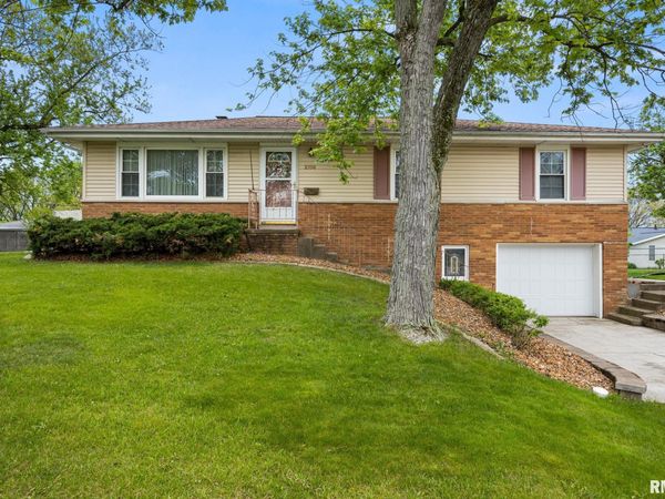 2706 W HUNTINGTON Drive, Peoria, IL 61614