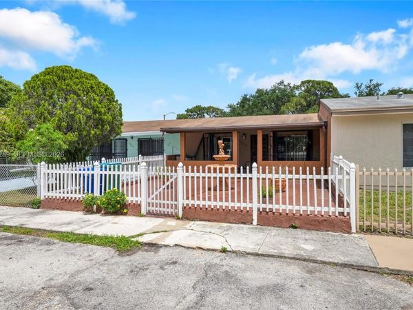 3810 NW 213th St , Miami Gardens, FL 33055