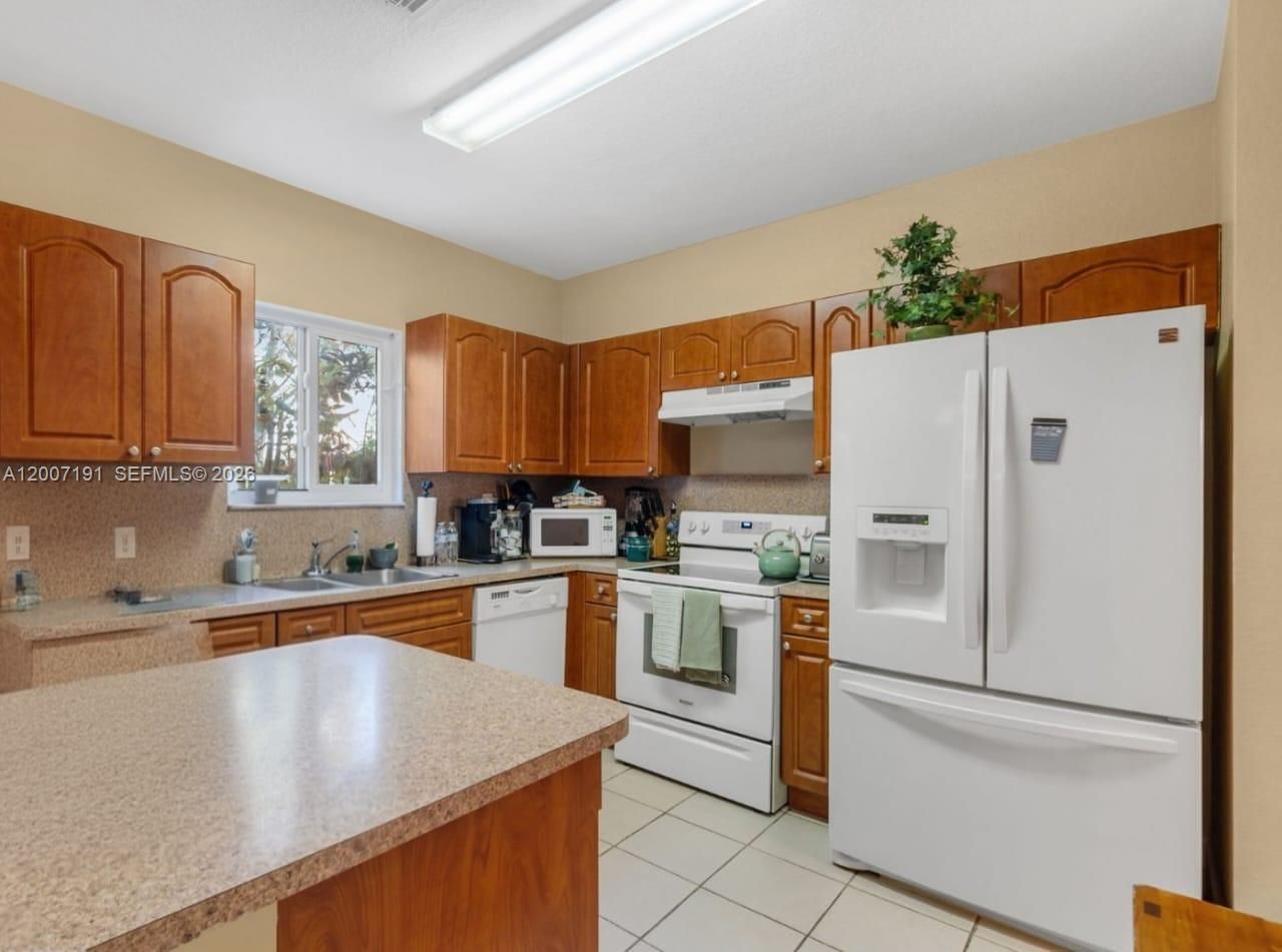 8546 SW 214th Way , Cutler Bay, FL 33189 Photo