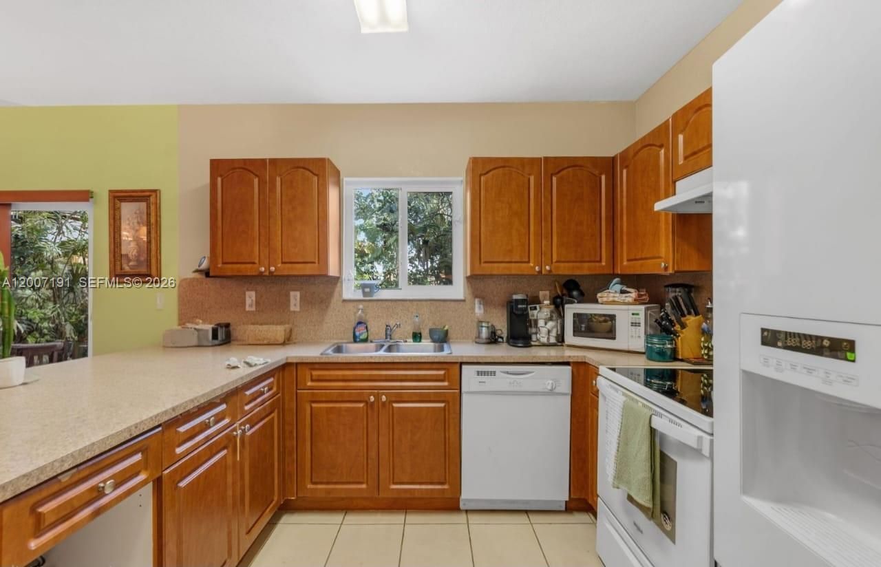 8546 SW 214th Way , Cutler Bay, FL 33189 Photo