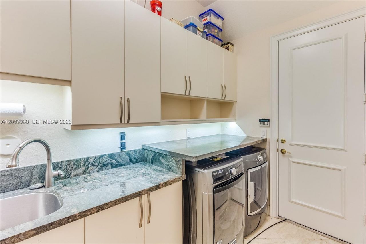 19471 NE 14th Ct, Unit ., Miami, FL 33179 Photo