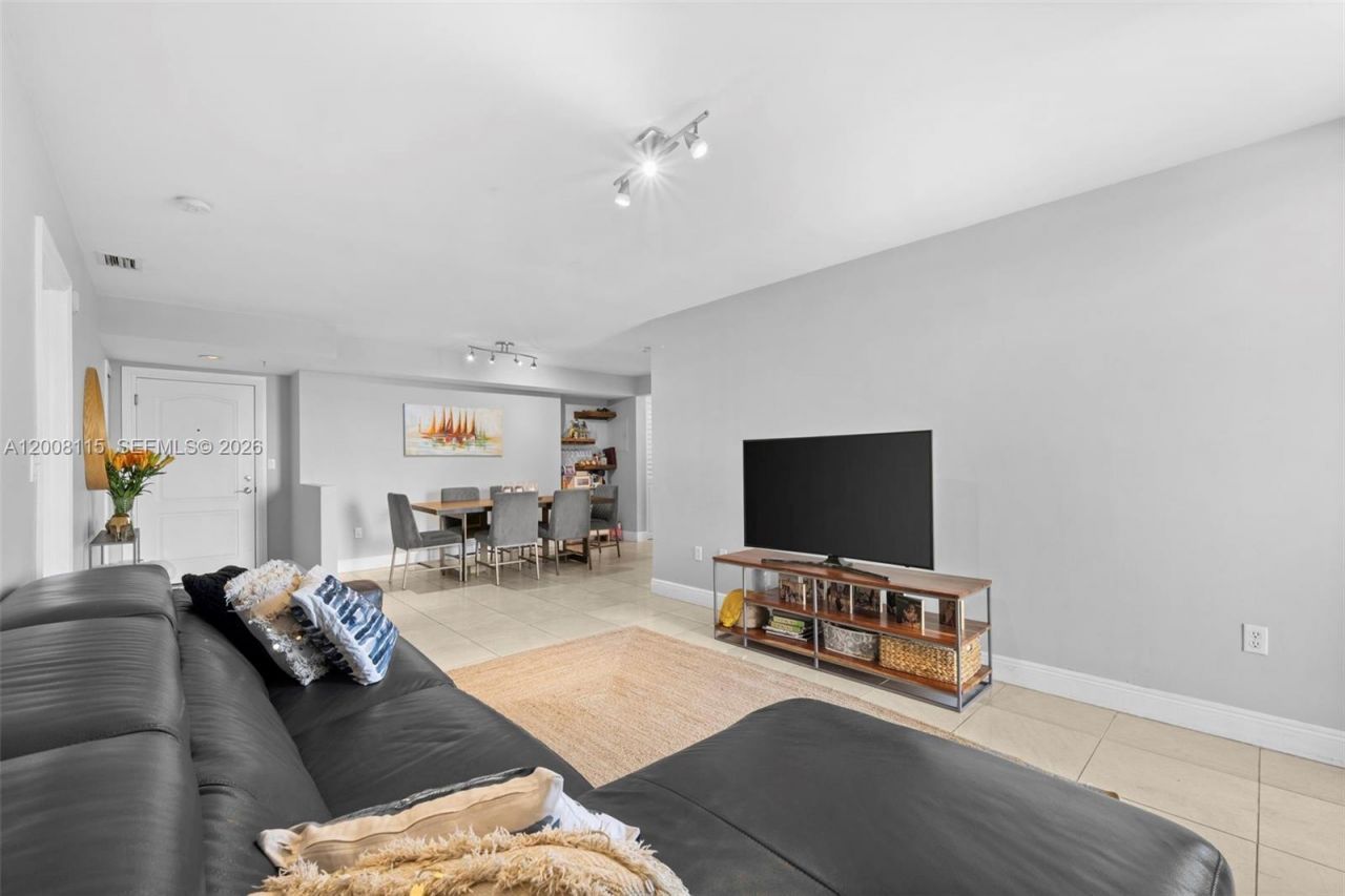 2550 SW 27th Ave, Unit 701, Miami, FL 33133 Photo