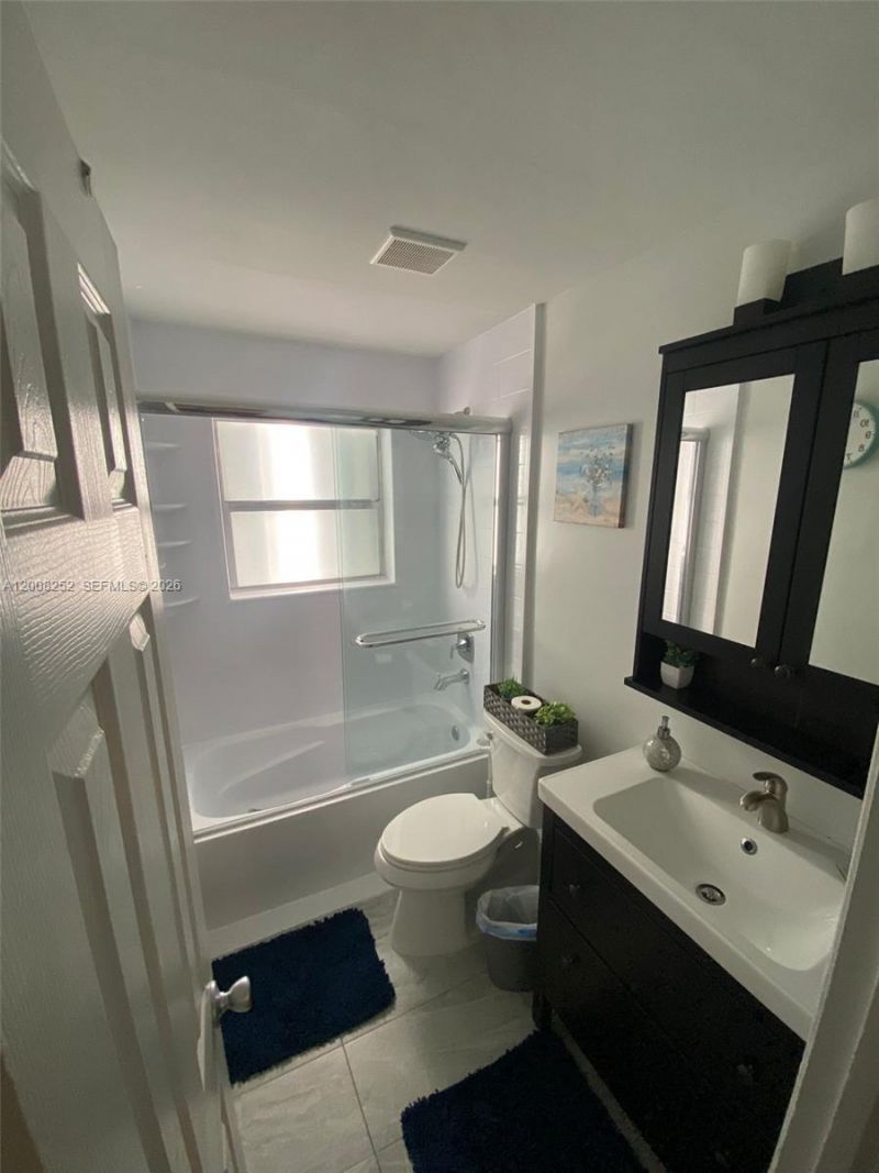 1740 NE 56th St, Fort Lauderdale, FL 33334 Photo
