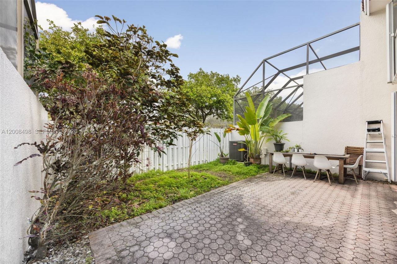 10233 NW 52nd Ln , Doral, FL 33178 Photo