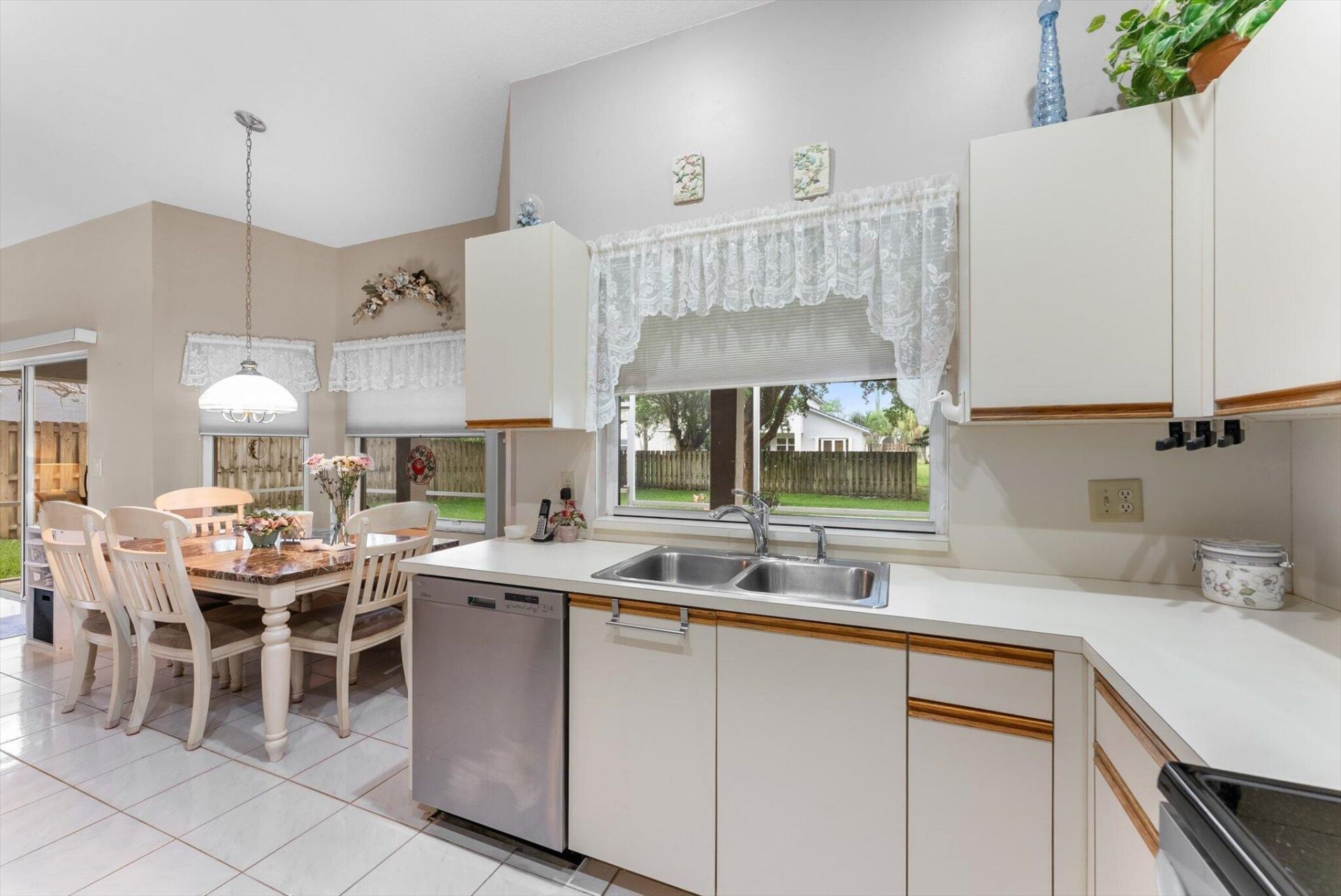 20301 NW 7th Street, Pembroke Pines, FL 33029 Photo