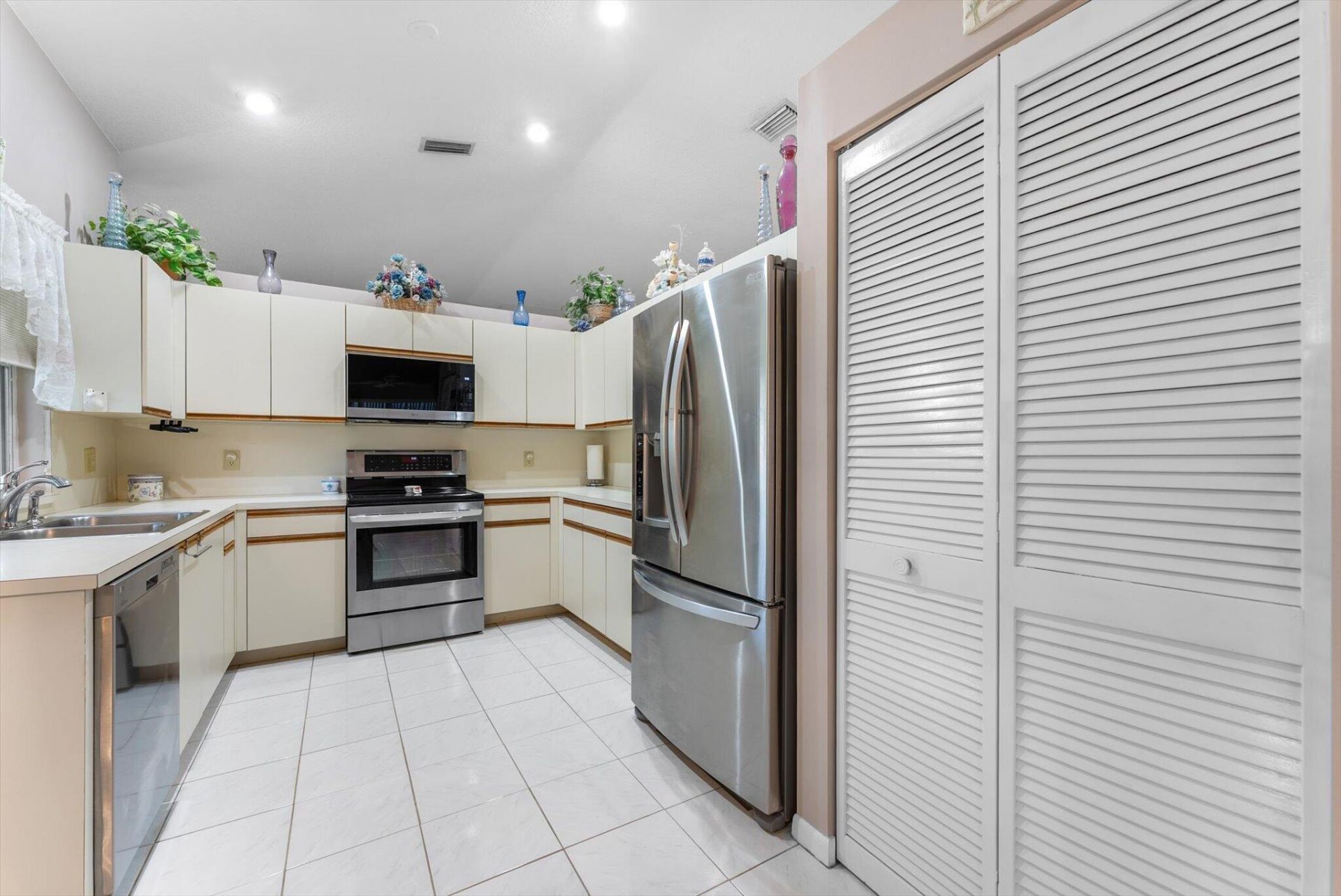 20301 NW 7th Street, Pembroke Pines, FL 33029 Photo