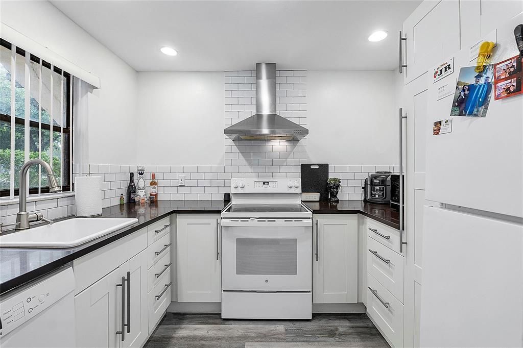 301 N Pine Island Road, Unit 107, Plantation, FL 33324 Photo