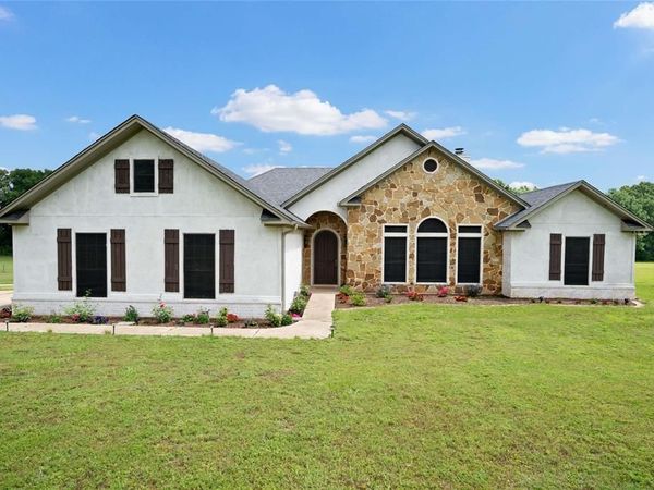 808 N Jarvis Street, Troup, TX 75789