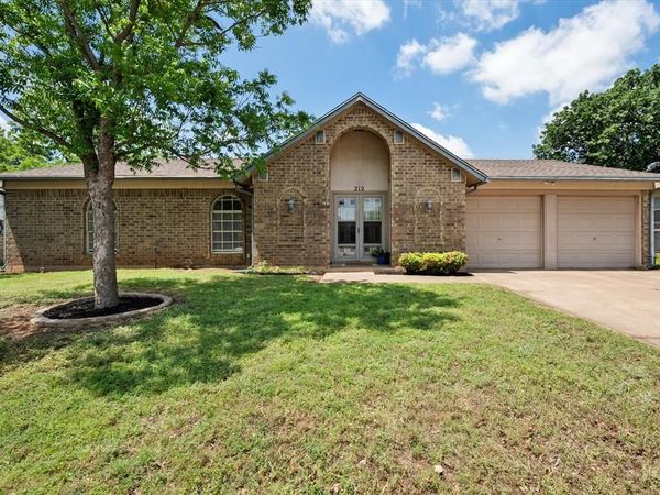 212 S Heights Drive, Crowley, TX 76036