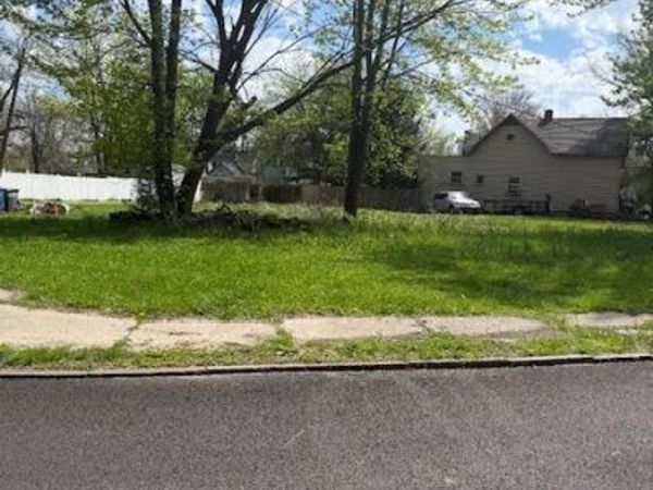 670 Lorain Street , Toledo, OH 43609