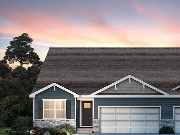 818A Concord CIRCLE, Burlington, WI 53105