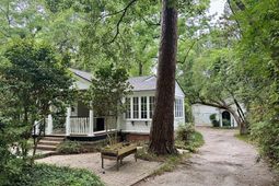 122 Gadsden Street photo 4