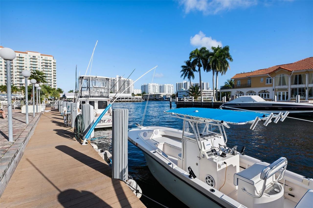 2900 NE 30th St , Unit 7G, Fort Lauderdale, FL 33306 Photo