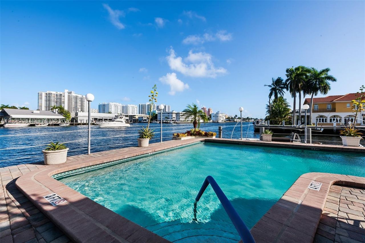 2900 NE 30th St , Unit 7G, Fort Lauderdale, FL 33306 Photo